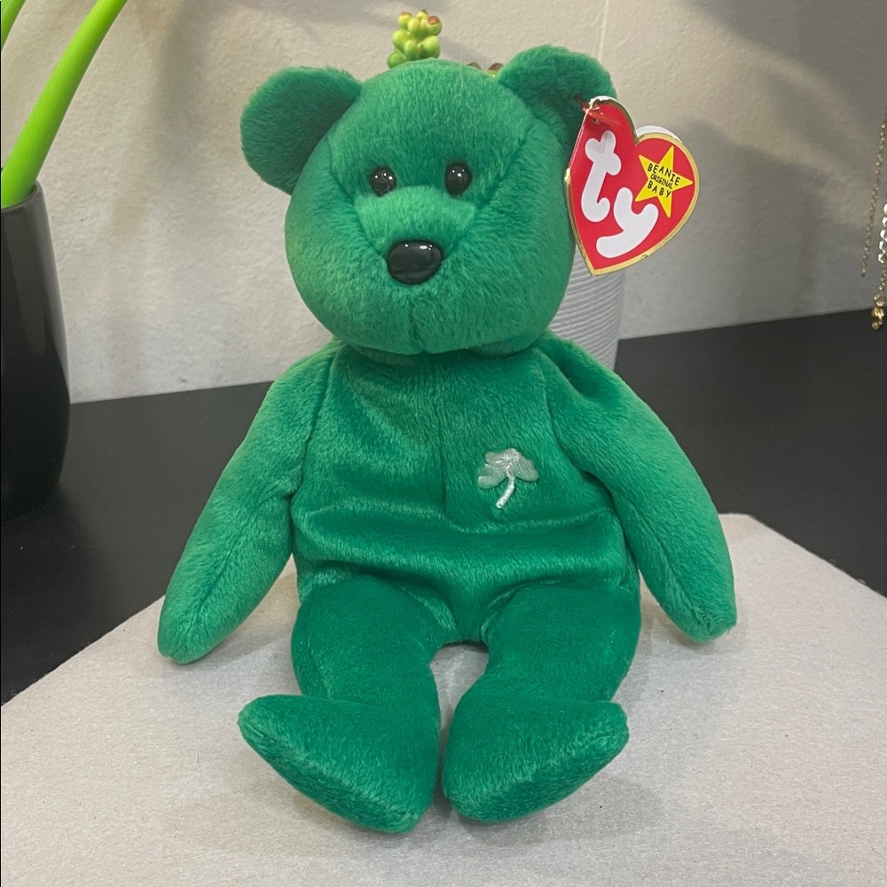 Ty Erin, Green Plush Bear with Shamrock Accent